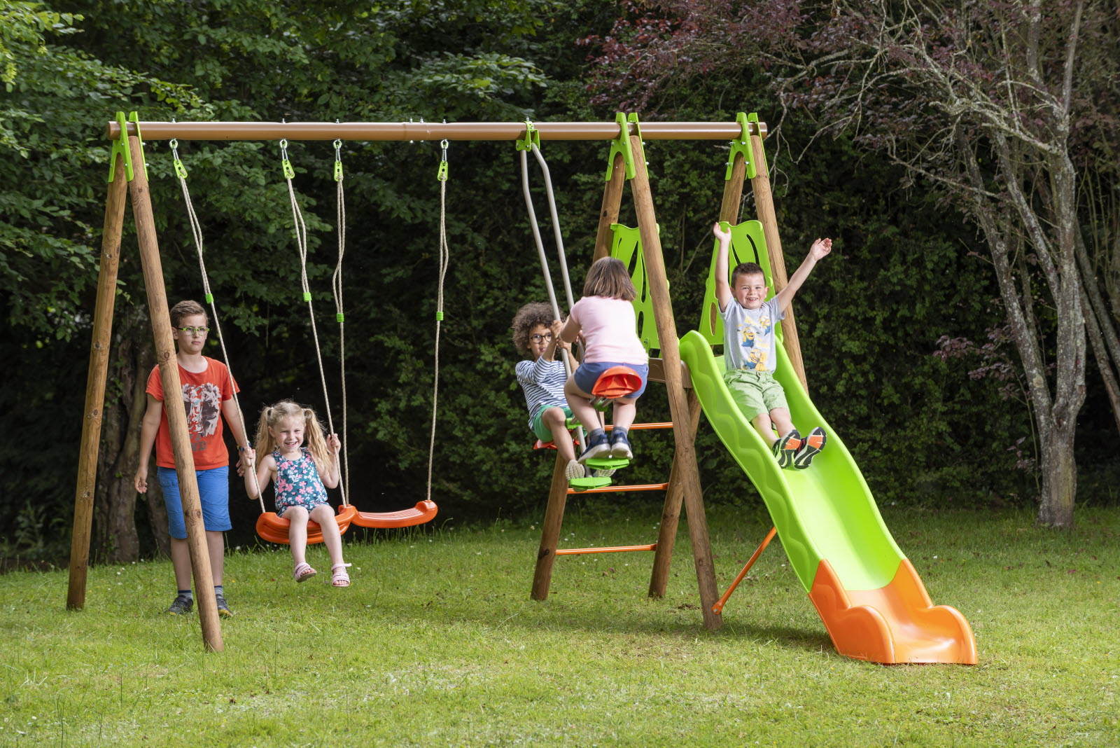 Outdoor Living Soldes -Outdoor Living Soldes certains modeles de balancoire comprennent un petit toboggan entre les montants du portique photo trigano 1625563930