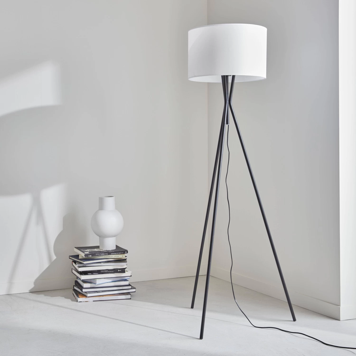 Lampadaire Filaire D'intérieur Tripode H 152cm Couleur : Blanc 4 Lampadaire Filaire D'intérieur Tripode H 152cm Couleur : Blanc – Image 2